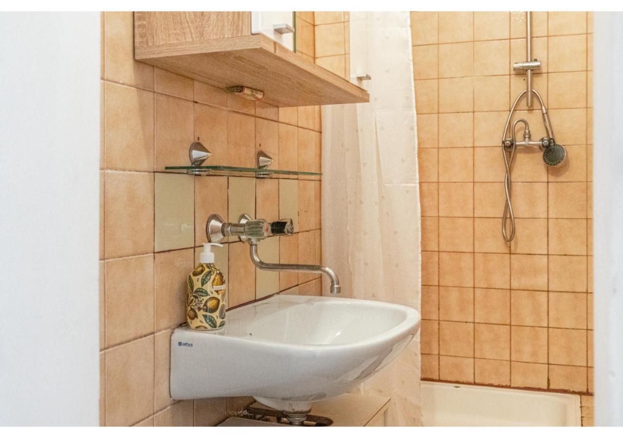 Cheerful 2Br Apartment - Suitable For Longstays Wien Eksteriør billede